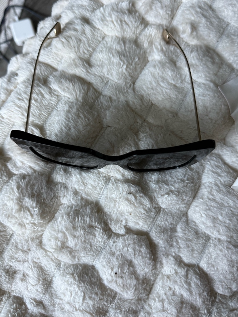 Gucci Women's Black Oversized Cat-Eye Sunglasses - Picture 2 of 8